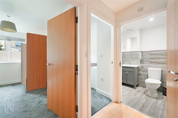 2 Bedroom Apartment To Rent In Morton Close, London, E1