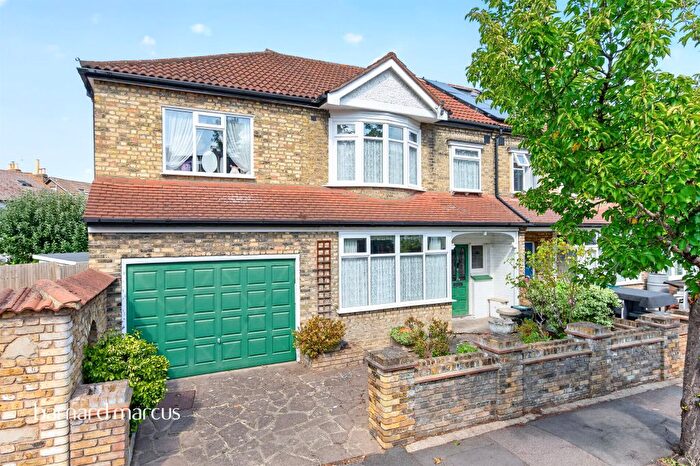 5 Bedroom End Of Terrace House For Sale In Warwick Road, London, SE20