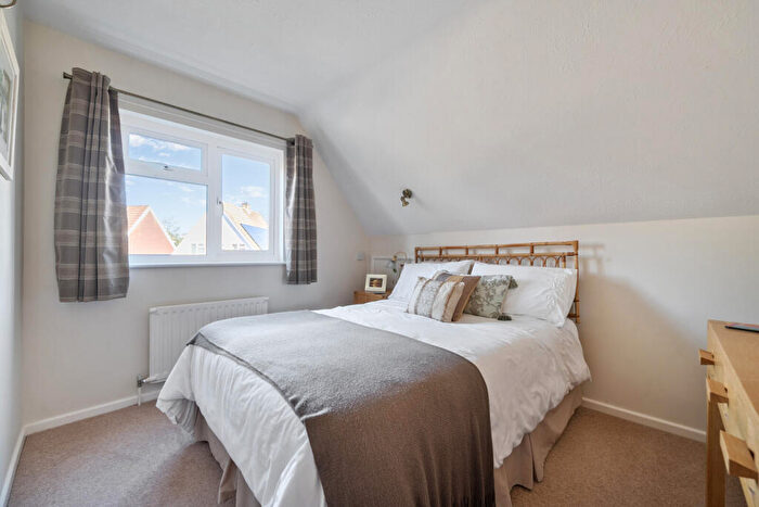 3 Bedroom Link Detached House For Sale In Wises Firs, Sulhamstead, Reading, RG7