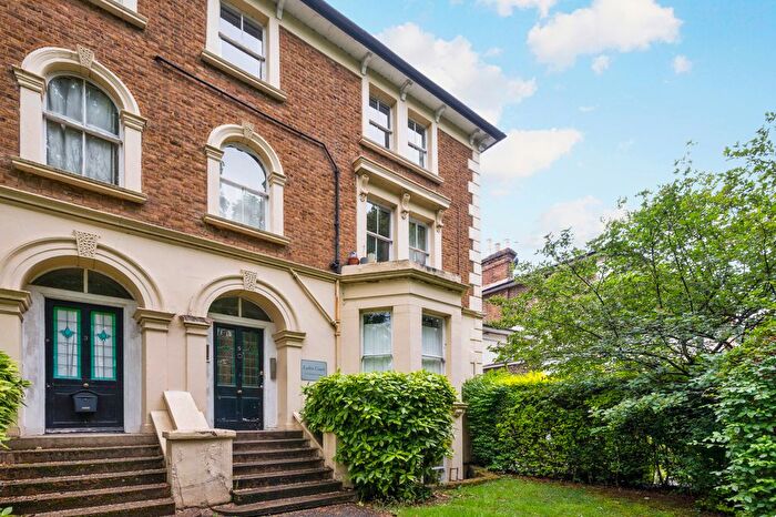 Studio To Rent In Lydia Court, - Grove Crescent, Kingston, KT1