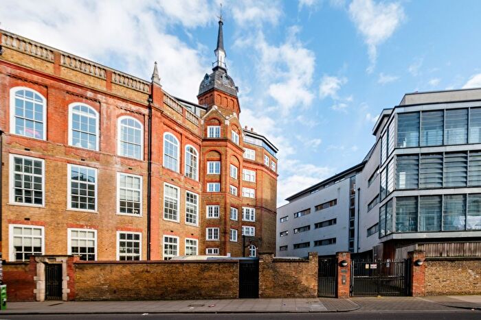 2 Bedroom Detached House For Sale In Hornsey Road, London, N7