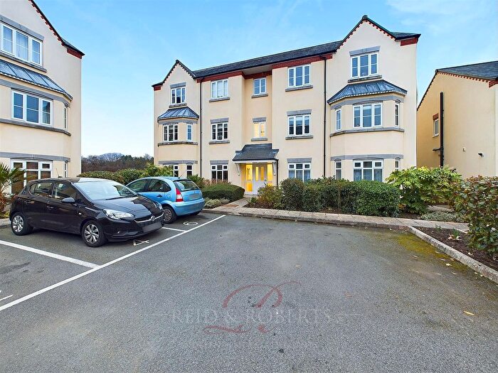 2 Bedroom Flat For Sale In Stryd Y Wennol, Ruthin, LL15