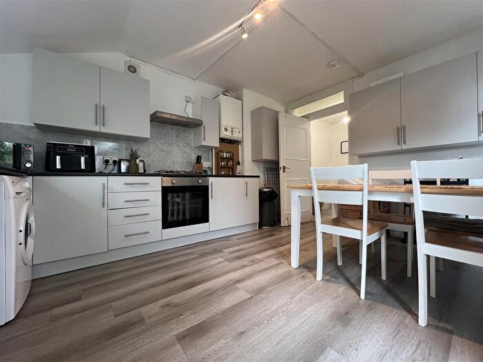 1 Bedroom Flat To Rent In Conyers Road, London, SW16