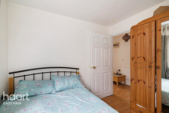 2 Bedroom Maisonette For Sale In Ronnie Lane, London, E12