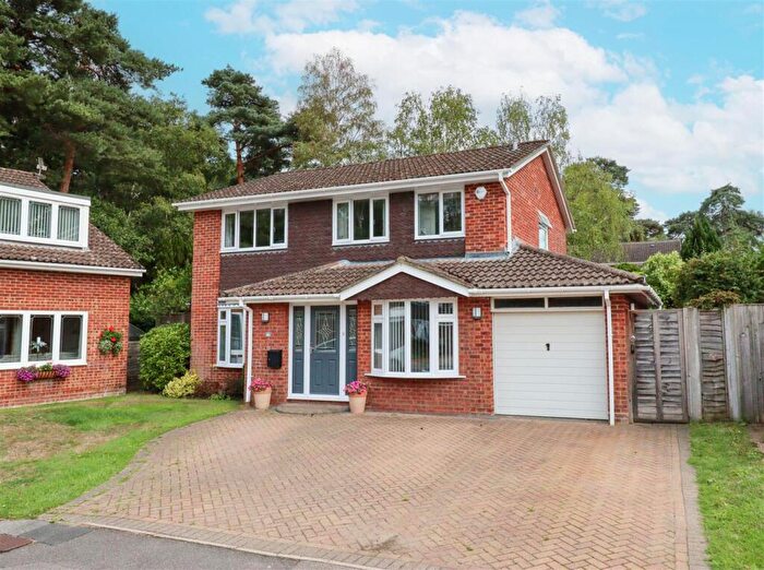 4 Bedroom Detached House For Sale In Dukes Mead, Fleet, GU51