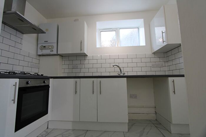 2 Bedroom Flat To Rent In Elmwood Road, Croydon, CR0