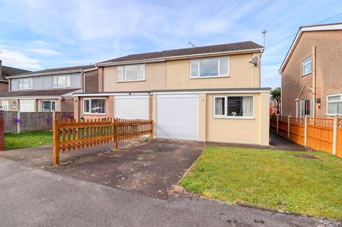 3 Bedroom Semi-Detached House For Sale In Whitfield Road, Scunthorpe, DN17