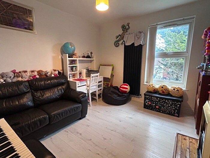 3 Bedroom Property To Rent In Winsdon Road, Luton, LU1