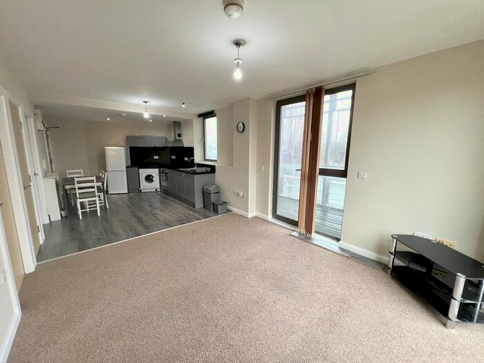 2 Bedroom Flat To Rent In Ashton Old Road, Manchester, M11