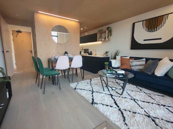 2 Bedroom Flat To Rent In Spinners Way, Manchester, M15