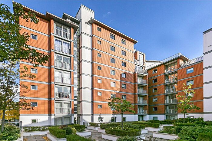 2 Bedroom Flat To Rent In Holland Gardens, Brentford, TW8