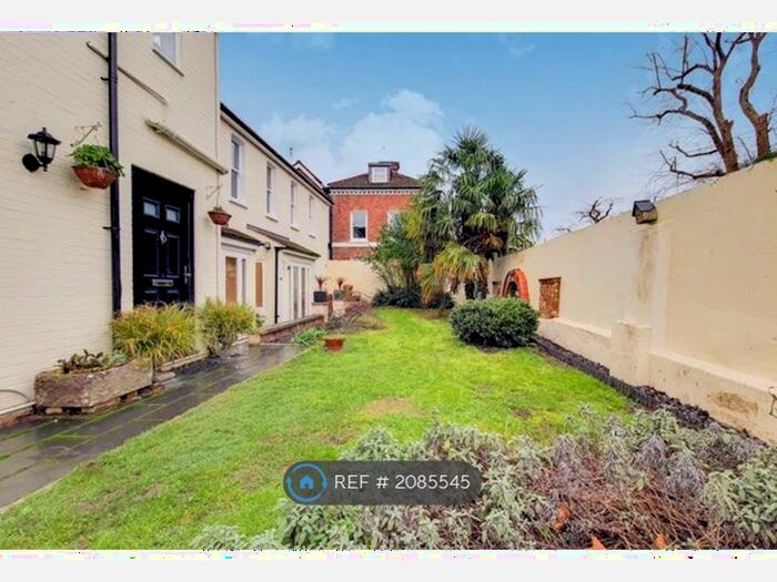 2 Bedroom Semi-Detached House To Rent In Mortlake Road, Richmond, TW9