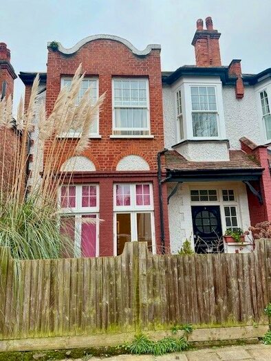 2 Bedroom Flat To Rent In Abinger Road, Bedford Park, Chiswick, London, W4