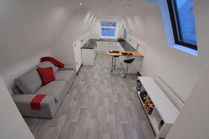 2 Bedroom Flat To Rent In Crwys Road, Cathays, Cardiff, CF24