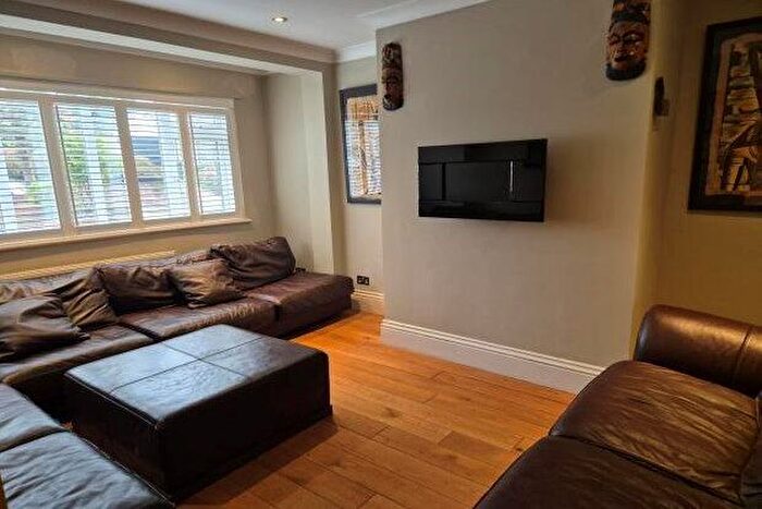 1 Bedroom Property To Rent In Oakhurst Rise, Carshalton, SM5
