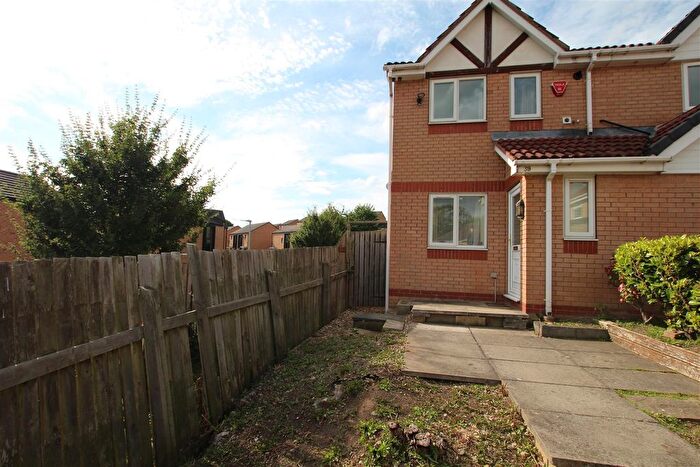 2 Bedroom Semi-Detached House To Rent In Drovers Way, Bradford, BD2
