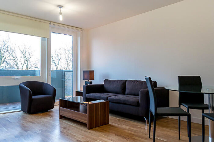 2 Bedroom Apartment To Rent In Sculpture House, Killick Way, Stepney, E1