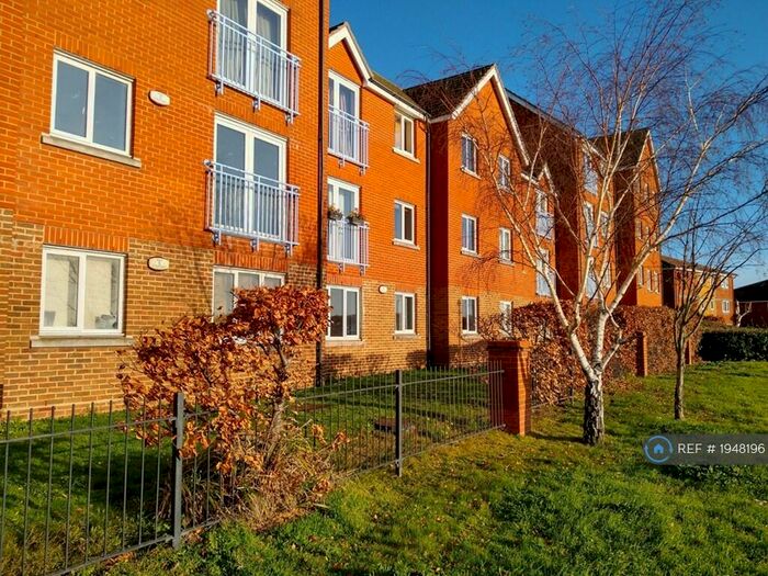 2 Bedroom Flat To Rent In Worthing Close, Grays, RM17