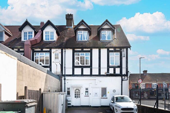 2 Bedroom Flat To Rent In A West Barnes Lane, New Malden, KT3