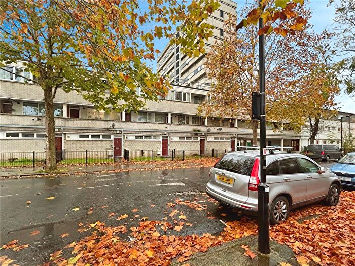 3 Bedroom Flat To Rent In Pelican Estate, London, SE15
