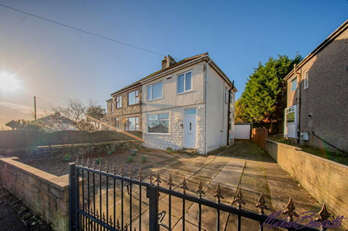 3 Bedroom Semi-Detached House For Sale In Farfield Grove, Bradford, BD6