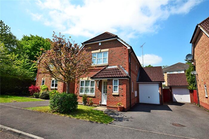 3 Bedroom Link Detached House To Rent In Leverkusen Road, Bracknell, Berkshire, RG12