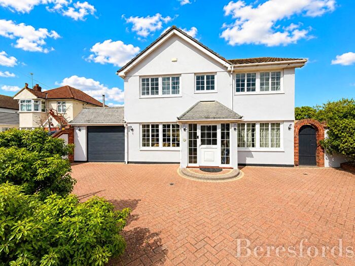 4 Bedroom Detached House For Sale In Parsonage Road, Rainham, RM13