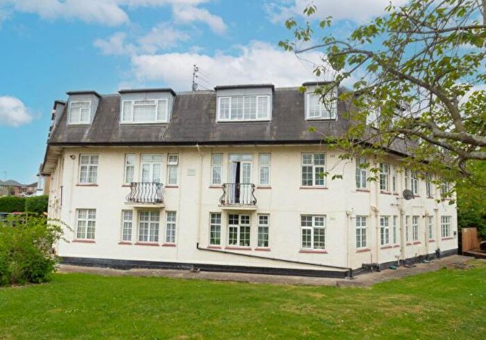 3 Bedroom Flat For Sale In Flat Ranelagh Court, Glendale Avenue, Edgware, Middlesex, HA8