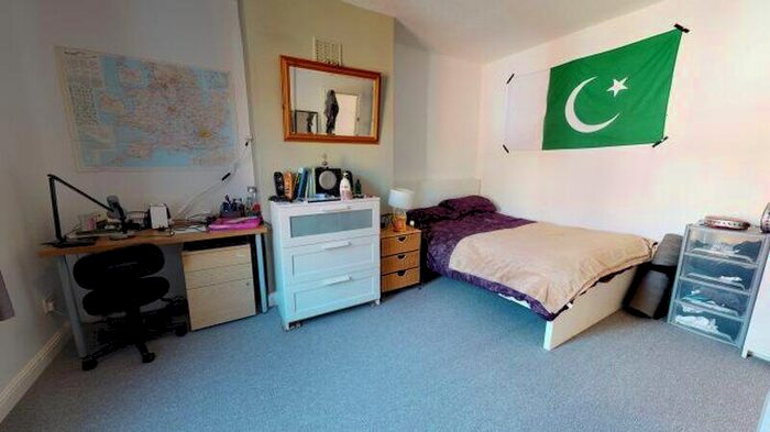 2 Bedroom Terraced House To Rent In Harold Place, Hyde Park, Leeds, LS6