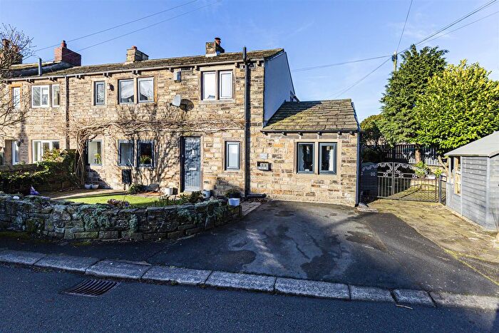 3 Bedroom End Terrace House For Sale In Lydgate, Lepton, Huddersfield, HD8
