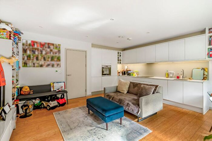 2 Bedroom Flat For Sale In Caledonian Road, London, N1
