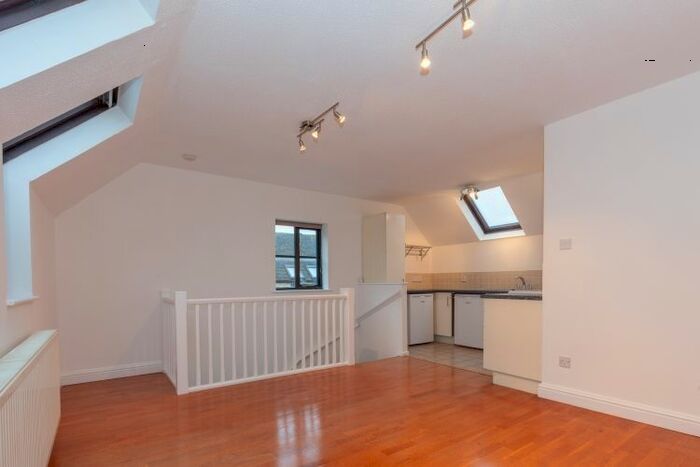 2 Bedroom Link Detached House To Rent In Campden Close, Witney OX28