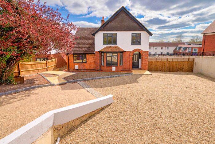 5 Bedroom Detached House For Sale In Henley Road, Caversham, RG4