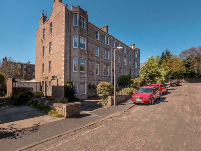 2 Bedroom Flat To Rent In Western Gardens, Murrayfield EH12