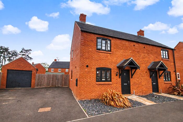 3 Bedroom Semi-Detached House For Sale In Kempton Drive, Towcester, NN12