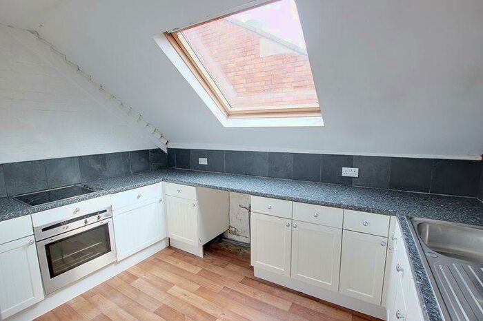 Flat To Rent In Lymore Gardens, Bath, BA2