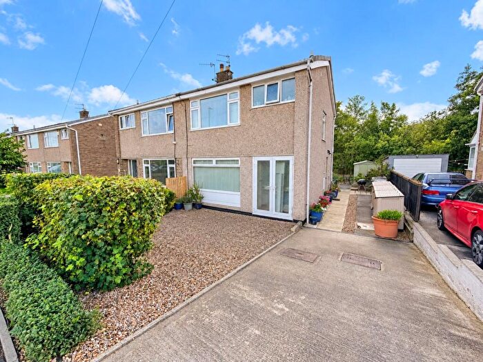 3 Bedroom Semi-Detached House For Sale In Middlebrook Crescent, Bradford, BD8