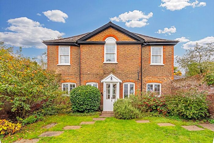 3 Bedroom Detached House For Sale In Orleans Road, Twickenham, TW1