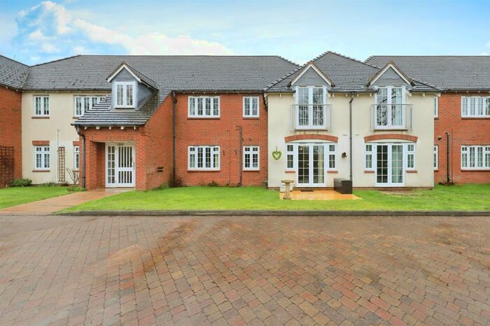 2 Bedroom Flat For Sale In Old Stafford Road, Cross Green, Wolverhampton, WV10