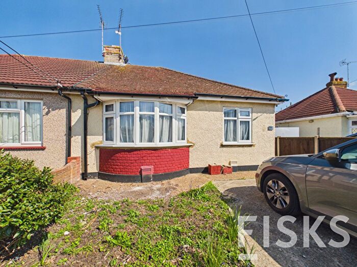 2 Bedroom Semi Detached Bungalow For Sale In Juliers Road, Canvey Island, SS8