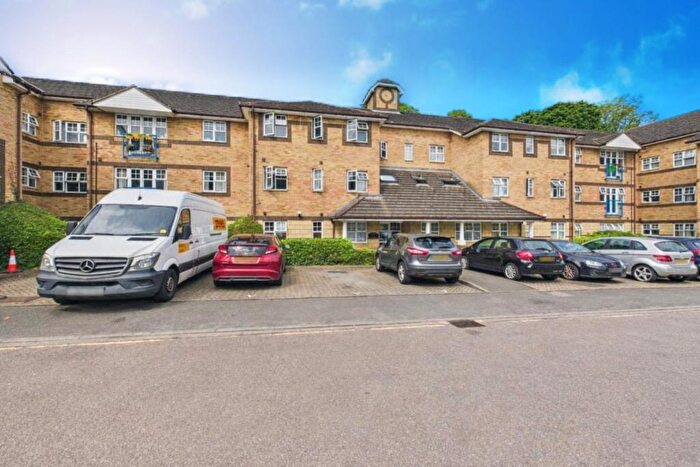 2 Bedroom Apartment For Sale In Barons Court, Old Bedford Road Area, Luton, Bedfordshire, LU2