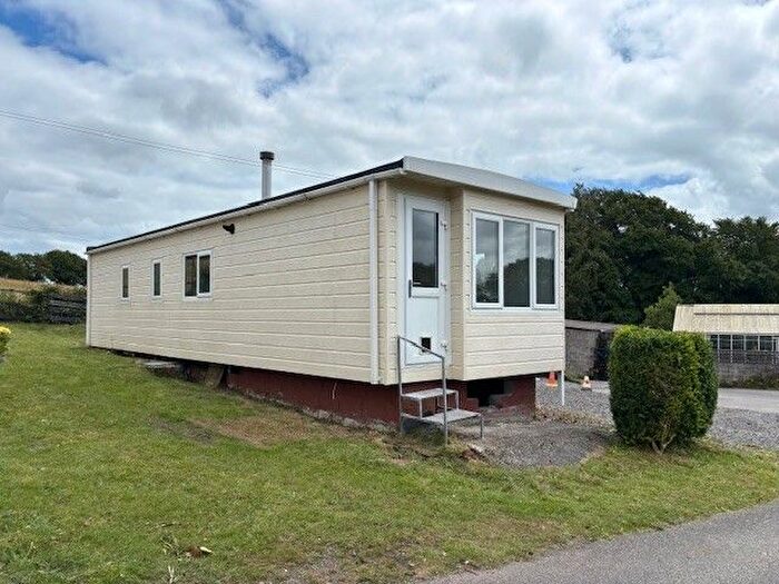 1 Bedroom Property To Rent In Par, PL24