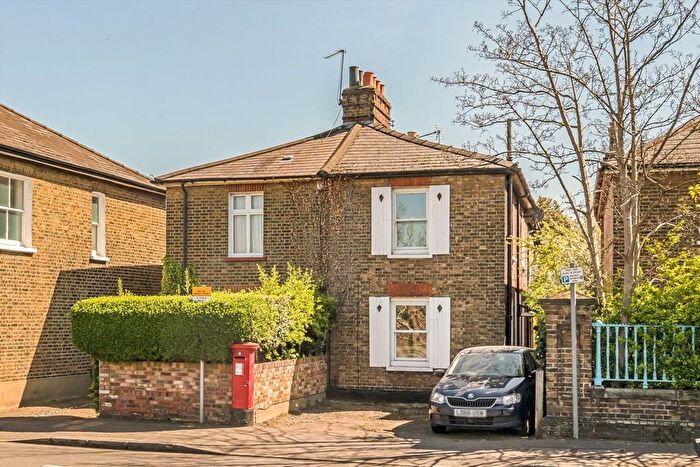 2 Bedroom Maisonette For Sale In Portsmouth Road, Surbiton, KT6