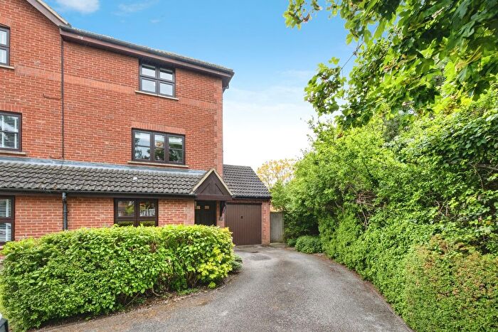 3 Bedroom End Of Terrace House For Sale In Lilleshall Avenue, Monkston, Milton Keynes, MK10