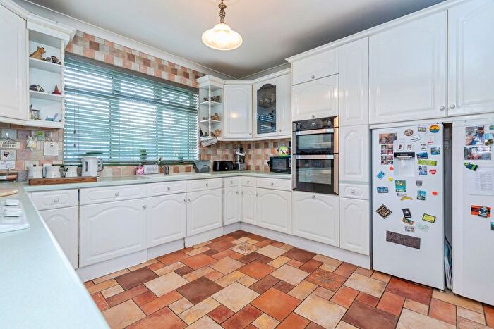 4 Bedroom Detached House For Sale In Third Avenue, Gillingham, Kent, ME7