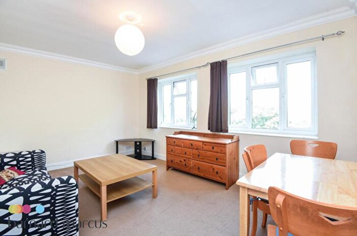3 Bedroom Apartment To Rent In High Road, London, N12