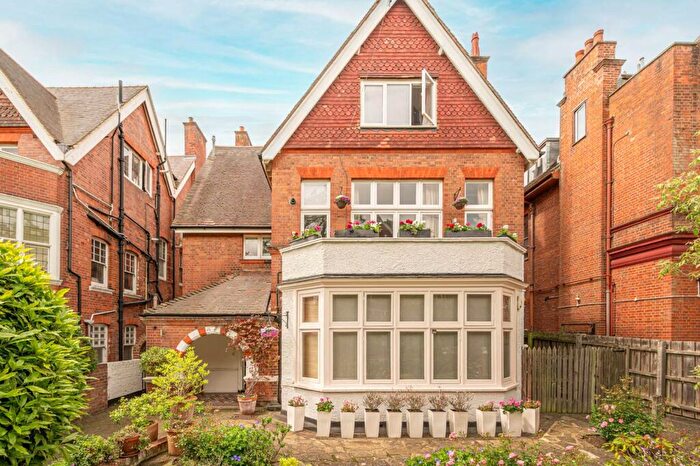 3 Bedroom Flat To Rent In Lindfield Gardens, Hampstead, London, NW3