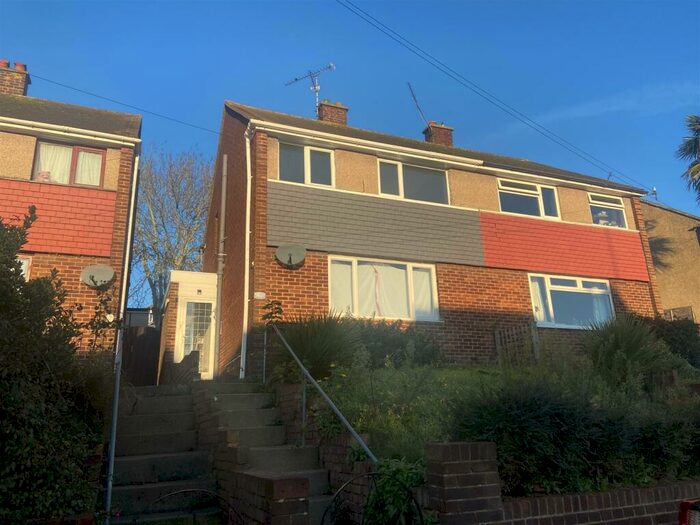 3 Bedroom Semi-Detached House To Rent In Ravenswood Avenue, Frindsbury, ME2