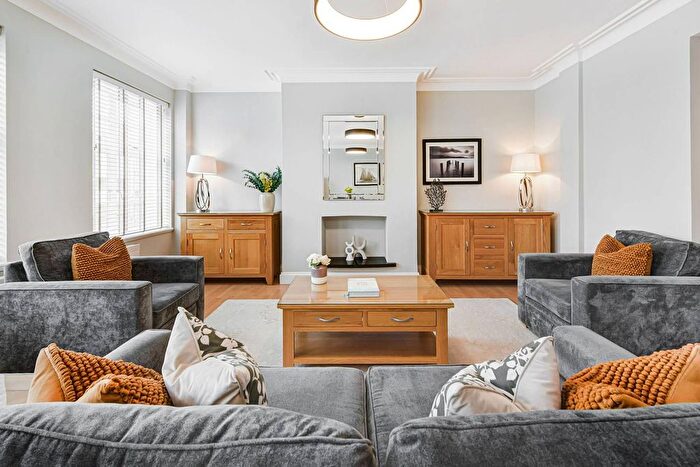 3 Bedroom Flat To Rent In Stafford Court, High Street Kensington, London, W8