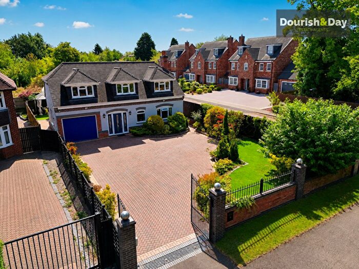 4 Bedroom Detached House For Sale In Long Lane, Essington, WV11